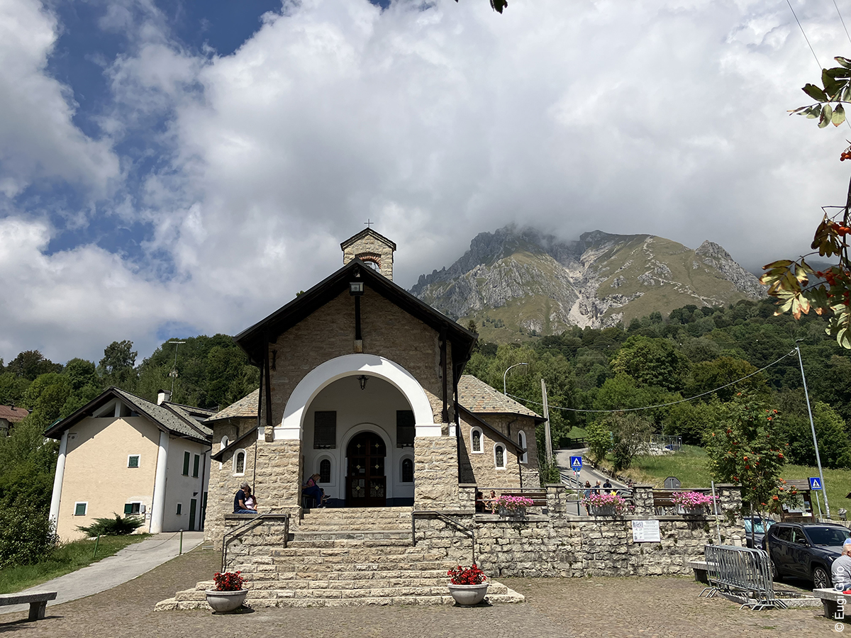 la chiesa del Sacro Cuore ai Piani Resinelli