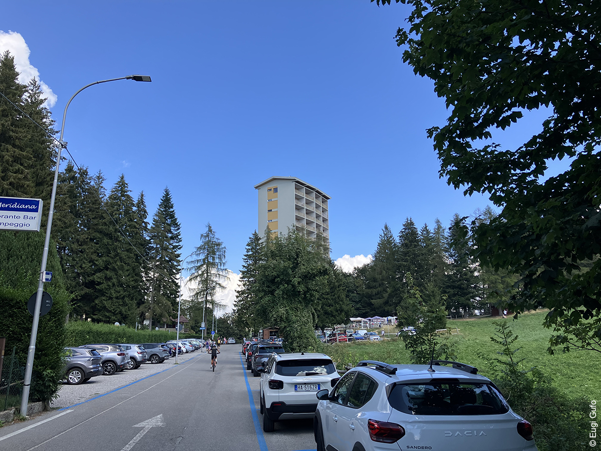 i parcheggi dei Piani dei Resinelli